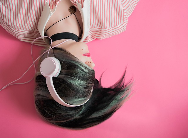 Jak słuchać muzyki z MP3 w samochodzie? Jak słuchać muzyki z MP3 w samochodzie?