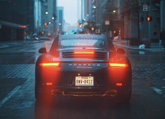 Ile kosztuje Porsche 911 z salonu? Ile kosztuje Porsche 911 z salonu?