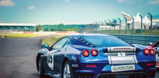 Ile kosztuje Ferrari z USA?